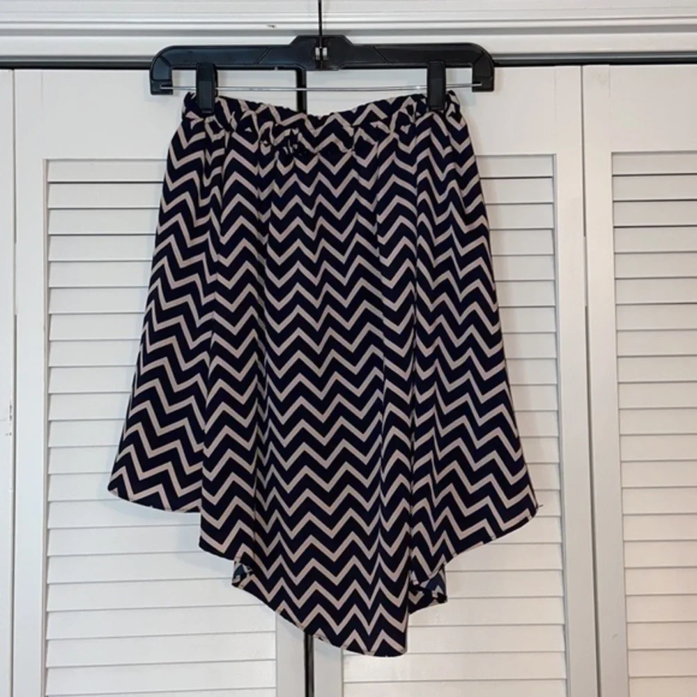 💥 NOBLE U HIGH LOW SKIRT SIZE SMALL NAVY TAN PRINT